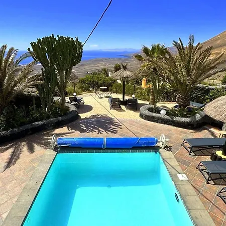 Lava - Sauna, Beheizter Pool, Traumhafter Meerblick, Billiard, Tischtennis Apartment